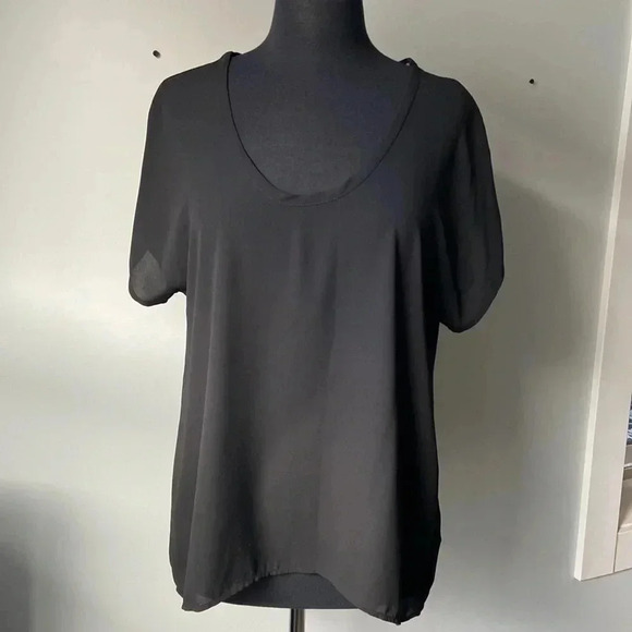 Lush | Short Sleeve Scoop Neck  Top - Picture 1 of 5